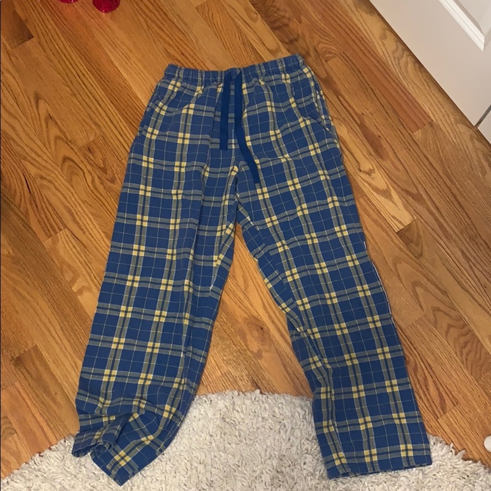 Delaware flannels size small